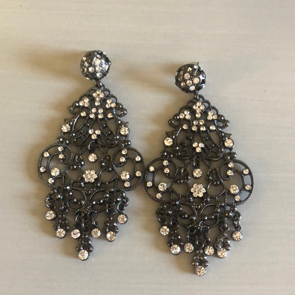 NWOT chandelier style earrings